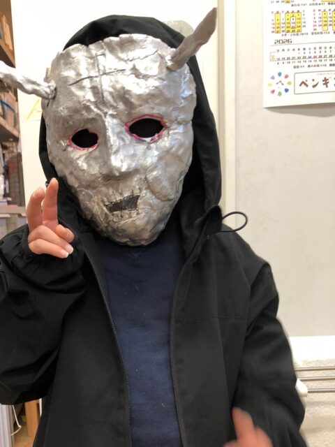 お友達が作ってくれたのを使って仮装✨
これみんなで使っていいよーと言ってくれたので付けてぱしゃり。すごく上手です!!
#ペンギンのあしあと
#療育
#放課後等デイサービス
#ハロウィン
#イベント