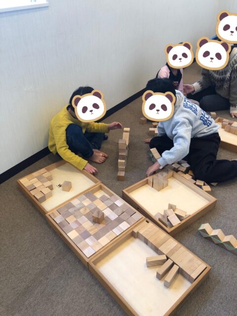 〜積み木遊び〜
積み木のツリーを作ったりお山を作って間に穴を開けてのぞいてみたりして遊びました!!
同じ材料でもそれぞれ違ったものができて楽しいですね!!
みんな発想が豊かで素敵です!
#ペンギンのあしあと
#療育
#放課後等デイサービス
#積み木遊び