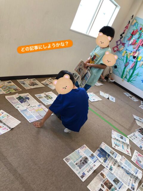 〜新聞スクラップ作りの様子①〜
新聞スクラップではそれぞれが気になる記事を選びそれについてまとめました!!
みんなそれぞれレイアウトを考えて貼り方を変えてみたり、文字をアレンジしてみたり、感想を書いてみたり…
とっても一生懸命作ることができました!!
それぞれの記事に個性が出ていてとっても素敵な作品ですね!!
#ペンギンのあしあと
#放課後等デイサービス
#療育
#新聞スクラップ
#新聞と触れ合う