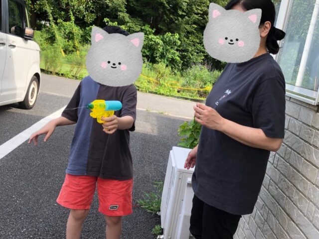 〜水遊び〜
水遊びの様子です!!
みんなびしょびしょになりながらお友達と一緒に水遊びを楽しんでいましたよ!!
暑いのでひんやりとした水がとても気持ちが良いですね✨
#ペンギンのあしあと
#水遊び
#放課後等デイサービス
#夏